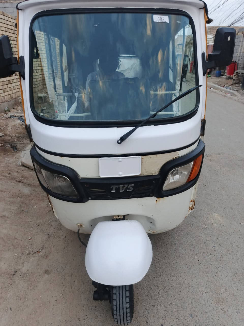 سلام عليكم تكتك دي في اس مديل 20 مكينه كفاله عامه  رقم وسنويه سعر 4000     رقم ***********
