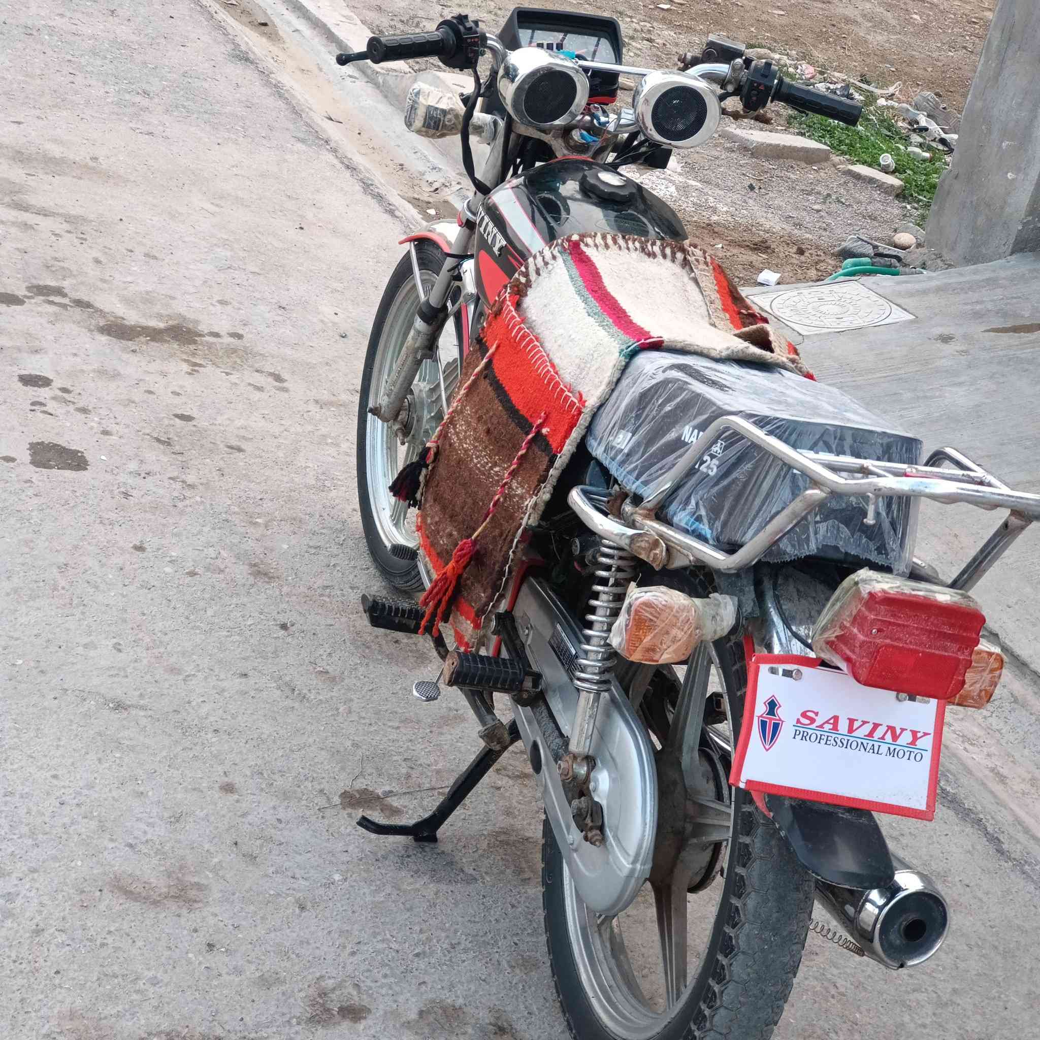 سيفان موديل 20 كله شغال
محرك لاتنقيص ولاتبخير
كهربائيات كله شغاله
ماطور ربع متصرف عليهاا
كامله مكمله سعر 375 وبيه مجال  ديالى بلدروز
***********
