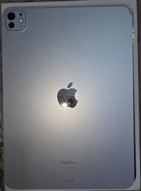 ايباد 11 برو • ٢٥٦ • بطارية ٩٦%