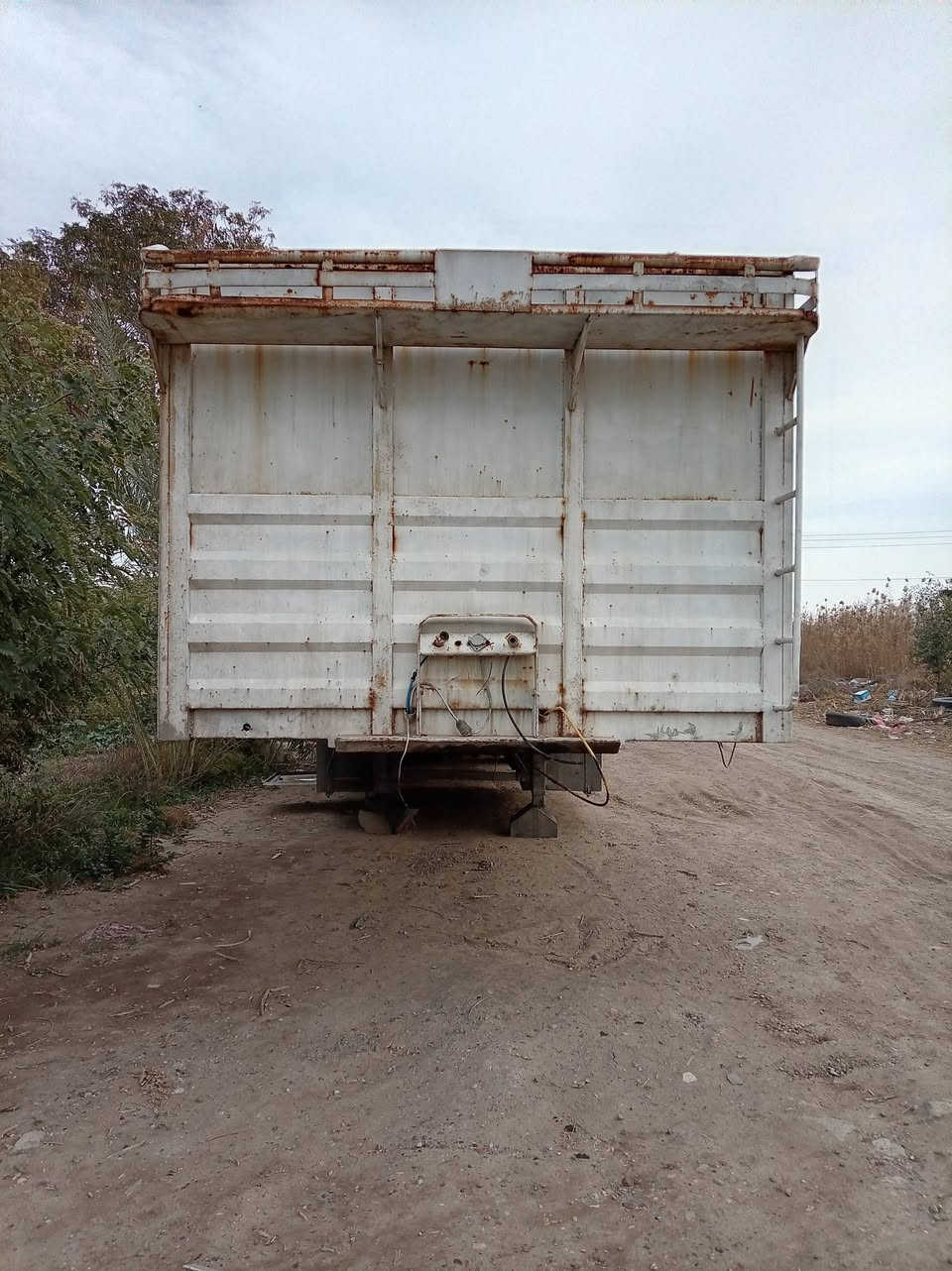 سلام عليكم عربانه اوربيه تك تاير 13/60 ترهم مزوج جاهزه لشغل كهربائيات تايرات كله شغاله سله سبيرات  اربع محاور  مطبخ ثلاجه جاهز لشغل مكان بغداد ابو غريب خط سريع  سعر 40$ بيه مجال
***********
