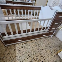 تخت طفل هزاز حيل نظيف السعر عل خاص