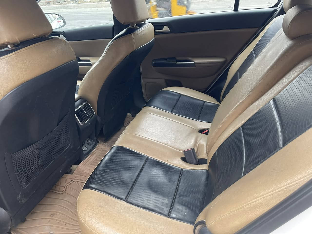 السلام عليكم كيا سبورتج 2017 خليجي فول
مكان السياره بغداد مدينة الصدر
السعر 177$ 
الهاتف ***********
السياة ماشيه 86 كيلو حقيقي
