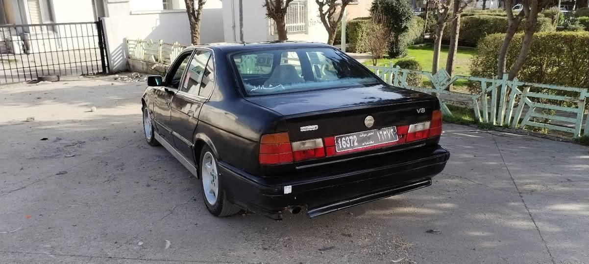 سەرەتا بەناوی  خوای گەورە BMW520گێڕ عادیدەعمولیدراوی نیە چوارەتایەویلی لۆکی لەژێرە چرکەی تیانیە کارەبای مەزبووتە زۆر بەقوتە چوارجام کاربای  تەجیلی ئیش دەکات تاقم پێشی لۆکی بۆ بەستراوە لایت ئەڵقەیە  باتری تازەیە سعری15گەلاو مەعامەلە شوین سەید سادق ژم***********
