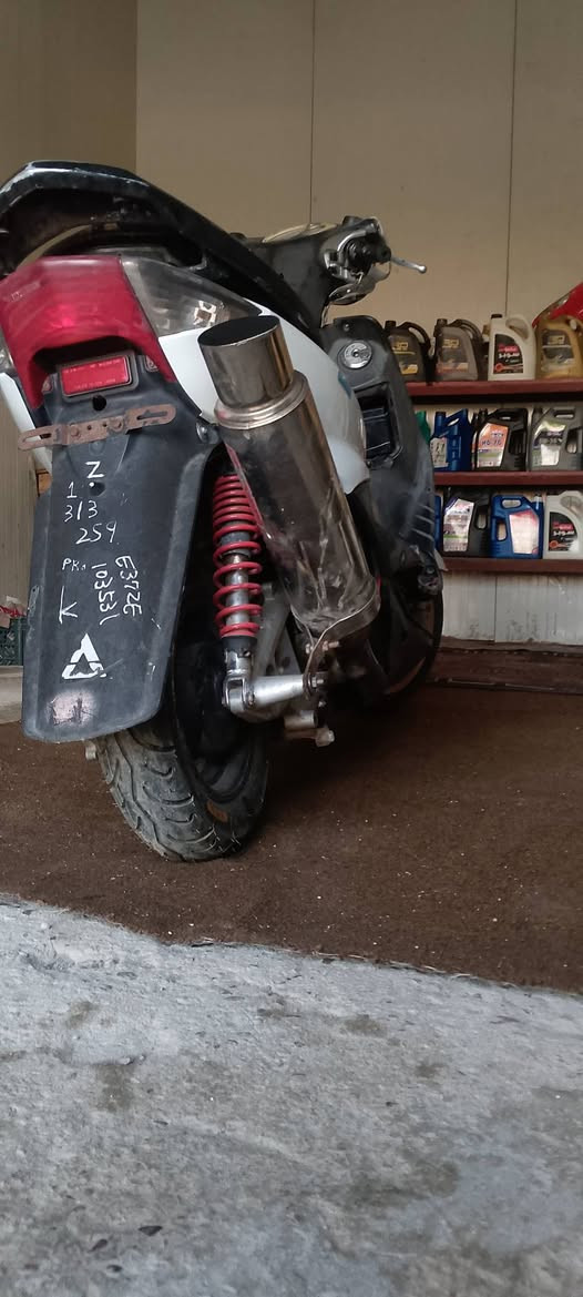 السلام عليكم سكنس
سكنس سلف بكل وقت عليها محرك ثلعب مزود 58.5 كور عمل 4 ولفات كبار كلجات رياضي دراجه شلعه معدل كلش قويه هاون تشك الكاع معدل طيران صالنصه رياضي صوت طرب الدراجه نصبتها كلش حلوه يحتاجلها غسله تاركها ما اطلع بيها قليل عوزها ترتيبات بسيطه تايرات جدد كهربائيّات كلشي شغال بجم موجود بس شويه تعبان مراوس بعدله او بيع 
السعر ((550)) وبيها مجال مو شراي لا تراسلني ولا تعبني متواجد خاص او اتصال 
((***********)) وتحياتي للجميع
