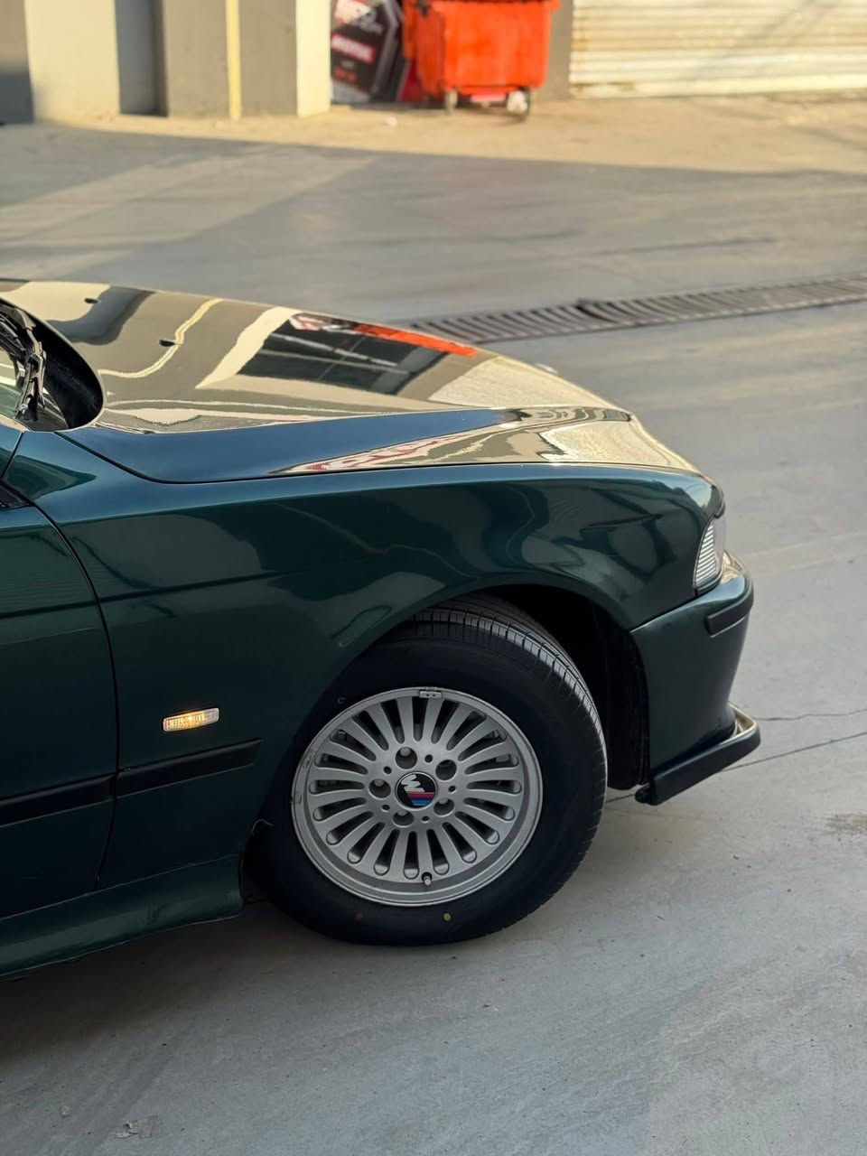 للبيع
BMW-E39-1996-525i رقم اربيل الدولي
1-سلايت جام طكتين
2-اربع جامات اوتو
3-كشنات M جلد مال2000 خمس وضعيات 
4-صاج اسود M
5-ابواب كارتير 
6-سقف 2000
7-ستيرن تحكم كهرباء 
8-مرايات كهرباء
9-كير تبترونك
10-منضومه زينون 
11-دعاميات امامي خلفي M 
12-ترايش لايتات M 
13-عليها شفه امامي M  
14شادله منضومه غاز جديد 

تبريد شغال تدفئه شغاله 
طخم تايرات جدد
صبغ عام جماليه 
هزه وفحص جديد السياره باسمي  تحويل مباشر

المكان بغداد ابو غريب
السياره جاهزه وشغاله كل نقص مابيها
السعر 83وبيها مجال بسيط
***********
