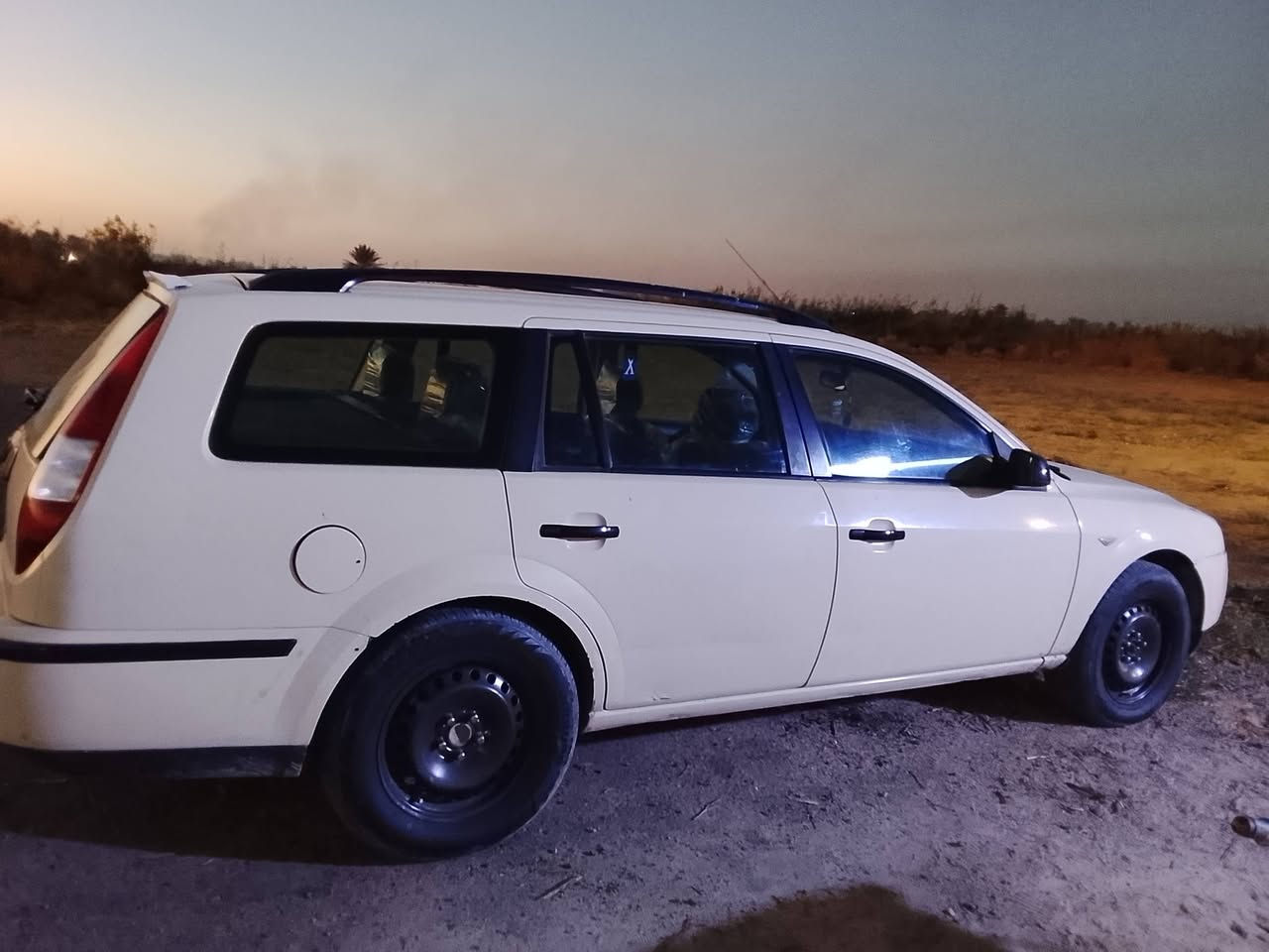 السلام عليكم فوردمونديو الماني رقم بغداد الدولي السياره نضيفه مكينةكيرحداديةوتخم تايرات كله نضيف للتواصل على الرقم ***********سنويةجديده وهزه جديده السعر48
