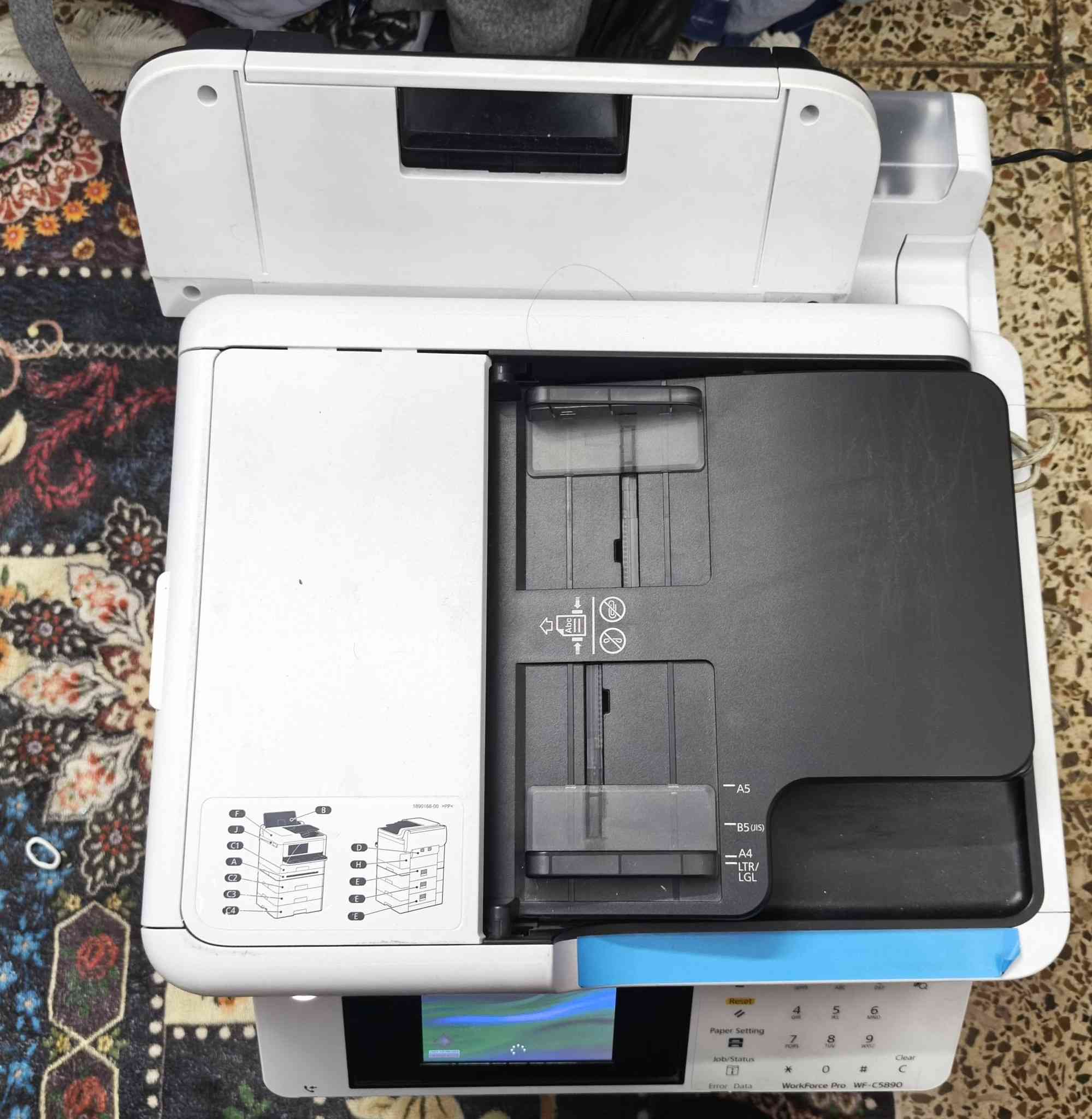 طابعة ابسون 5890 ملغية الشرائح للبيع سعرها 550 استخدام قليل وعدادها قليل ايضا موضح بالصور الطابعة استخدام منزلي وحبرها وياها مامبدل للان سبب البيع ماحتاجة في الوقت  الحالي لذلك عرضتها للبيع الطابعة جدا جيدة بالسحب والطباعة مكاني بغداد الحرية للتواصل واتساب ***********
