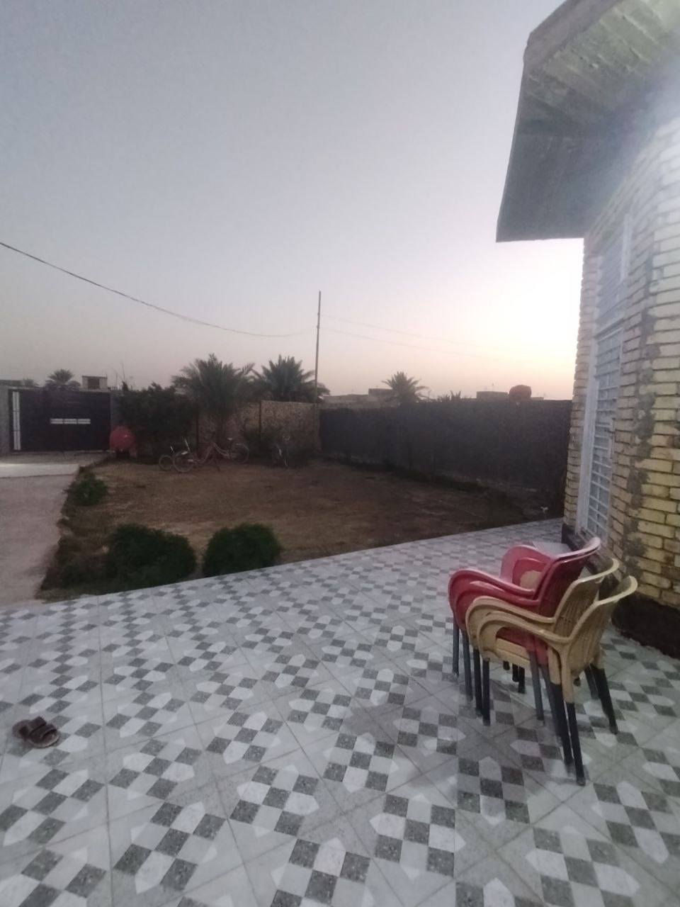 سلام عليكم
بيت للبيع  زراعي سند 25 المساحه/478

 المكان نهاية شارع علي قماره

واجهه 14.5 نزال 33 

مساحه البناء 215

يحتوي على غرفتين كل غرفة 4*5

مطبخ 5.5*5.5 

صاله 4*9

حمام داخلي 2.5*2.5

هول 4*5

مدخل 2*2

استقبال 4*7

كذلك يحتوي على 3 مناور 

طابق ثاني يحتوي على غرفه هيكل فقط 4*5

للاستفسار الاتصال على الرقم 

***********

***********
