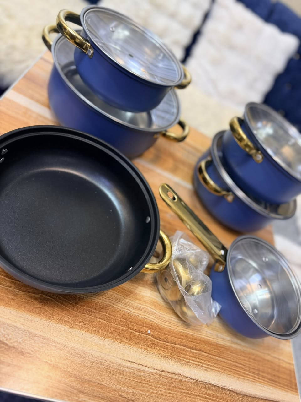 سيت متكون من 6 قطع اول تم 20 الف


**إذا كنت صاحب هذا الإعلان وتريد حذفه لأي سبب، رجاءا أرسل رسالة إلى الدعم الفني**