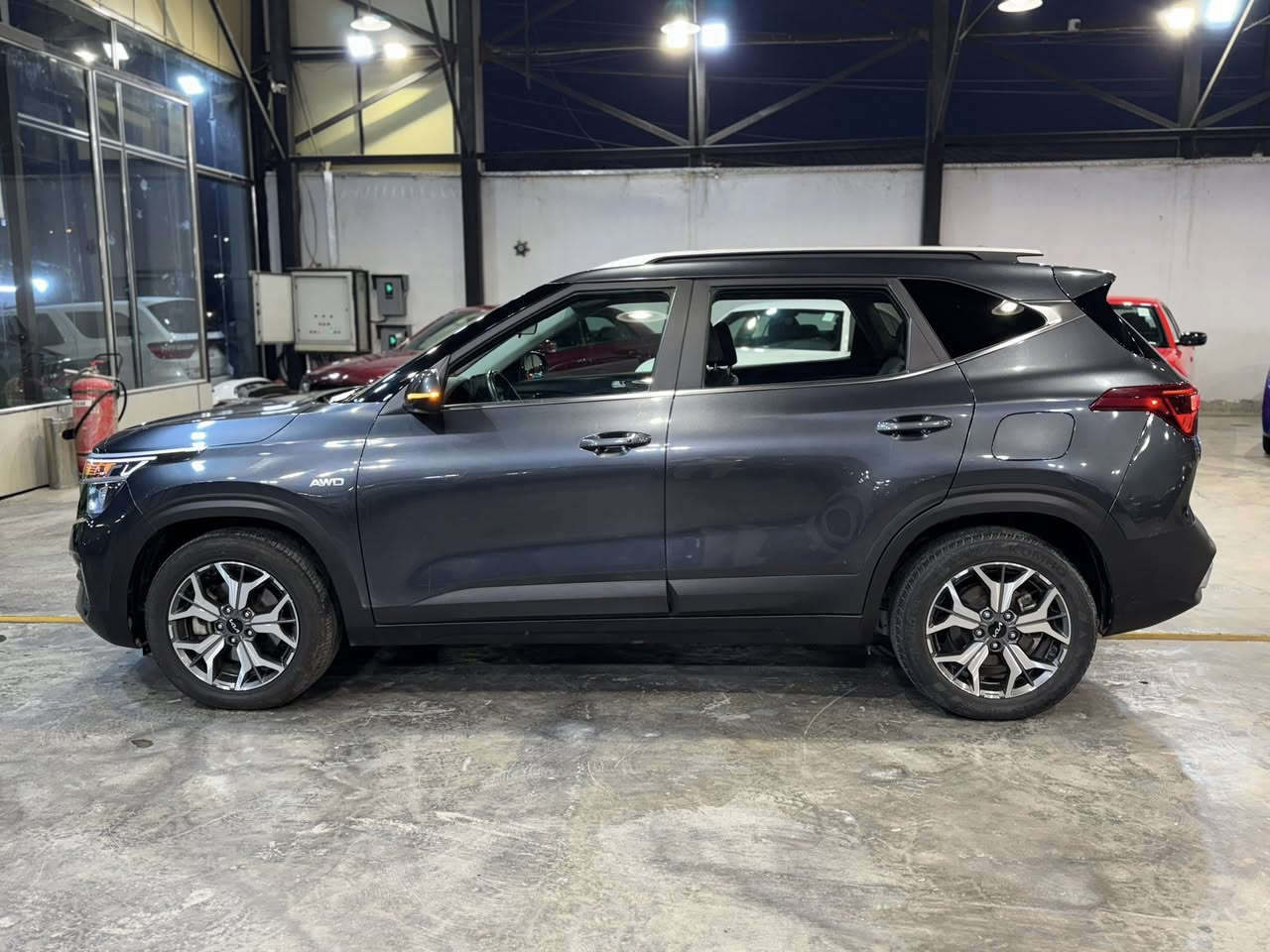 كيا سيلتوس الموديل 2022 EX
نوع المحرك 2000 دوش
عداد المسافة 56 الف ميل
اللون فيلي

حادث السيارة مرفق مع الصور تبديل دعامية امامية اصلية نفس اللون السيارة ليس فيها تبديل اي قطعة وجميع القطع سليمة ولا تحتوي على صبغ ((ايرباك ستيرن وبردة جهة السايق فاتح باقي الايرباكات سليمة))

المواصفات :-
1) شاشة حجم كبير تدعم الابل كار بلي
2) بصمة
3)كراسي جلد
4) كرسي السائق كهرباء
5) فتحة سقف
6)تدفئة مقاعد امامية
7)قطعتين تبريد
8)مانع انزلاق
9) تحكمات مقود 
10) نظام نزول منحدرات
11)فور ويل
12)ثلاث انضمة قيادة
13)رادار امامي وجانبي
14) توقف ذاتي
15) تحديد مسار
16) تشغيل عن بعد
 

مكان السيارة بغداد معارض البياع الشارع الاول من جهة المتنزه
للتواصل والاستفسار ومعرفة السعر 
***********
