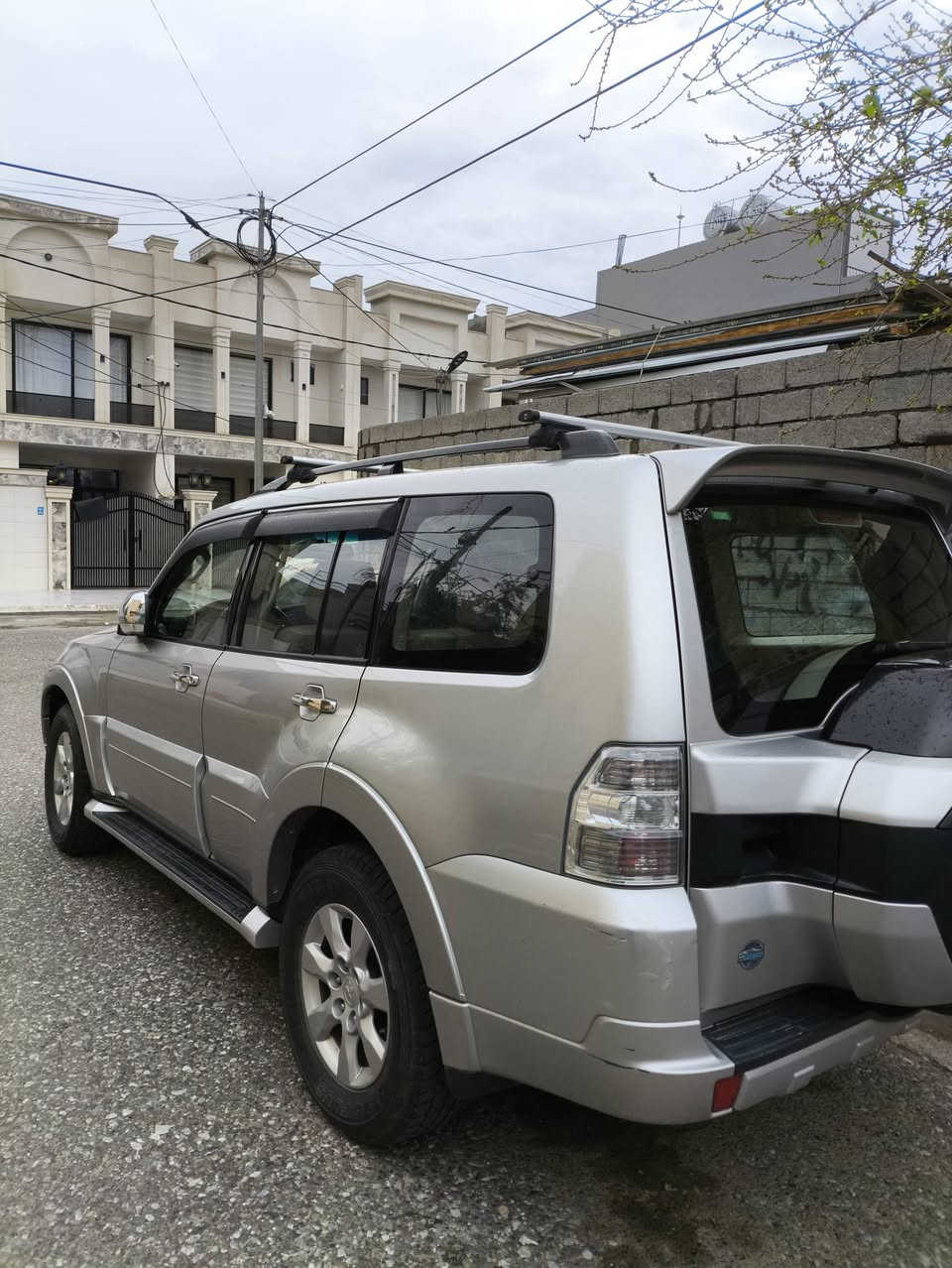 السلام عليكم 
باجيرو 2018 GLS 
محرك 3500 مرغوب  (بدون صبغ مكفولة)
ماشية 134 الف KM  
7 راكب 3 قطع تبريد 
مري شفط فتحة سقف شاشة ابل كار بلي
مثبت سرعة مانع انزلاق 4*4 
سيارة نضيفة دينار متصرف علية 
تحويل مباشر
سيارة رقم اربيل ومكان اربيل سعر  (183) ورقة
***********
***********
