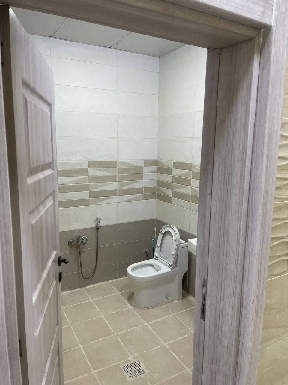 شقة للايجار 

الموقع/المنصور 14رمضان  

المساحه/110م

المواصفات 
طابق ارضي 
2غرف نوم 
حمام
صاله
مطبخ 
منور
مجهز بسخان وسنك ومراوح
بناء حديث ومصبوغه بالكامل 
فقط للعوائل الصغيره 

سعر الأيجار/950,000
قابل للتفاوض

الواجهة/***********
