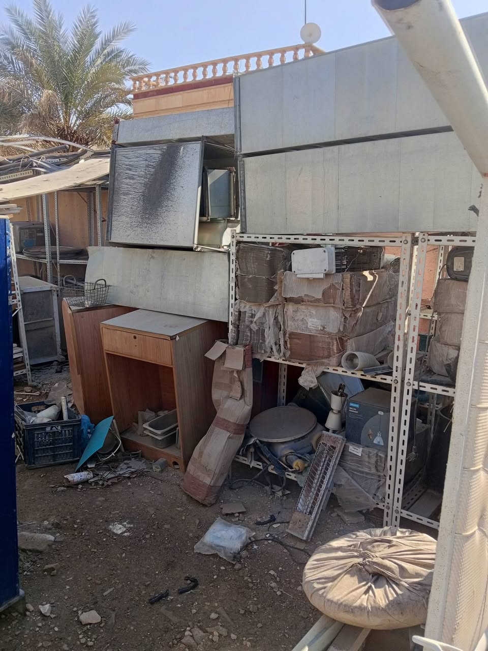 رفوف مخزن عارضات طرشي ميز خشب ***********وساب
