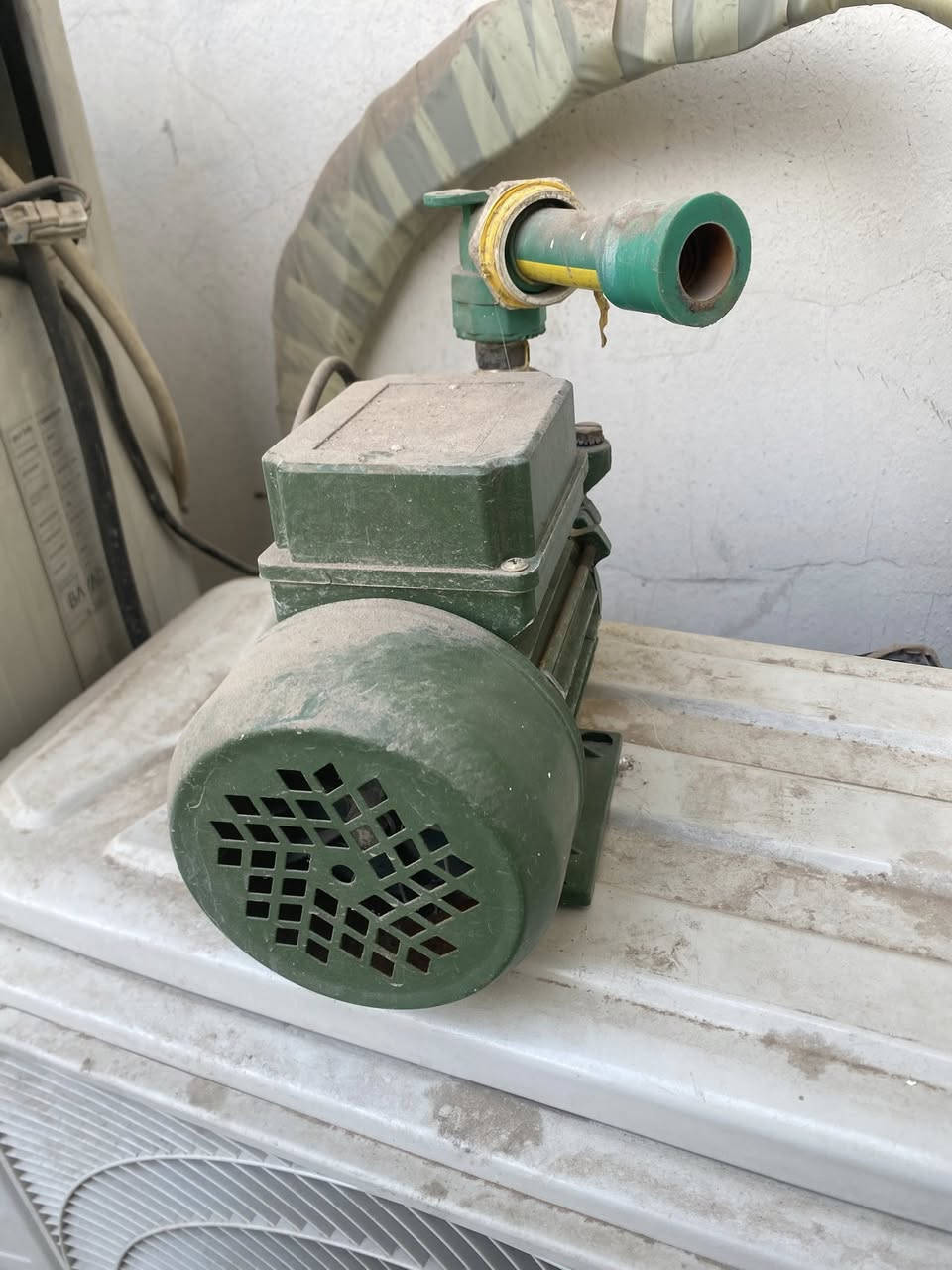 ماطورات مي للبيع السعر الواحد ب٢٥ الاخضر عطلان والبرتقالي يشتغل  مكاني بغداد شارع فلسطين 
***********
