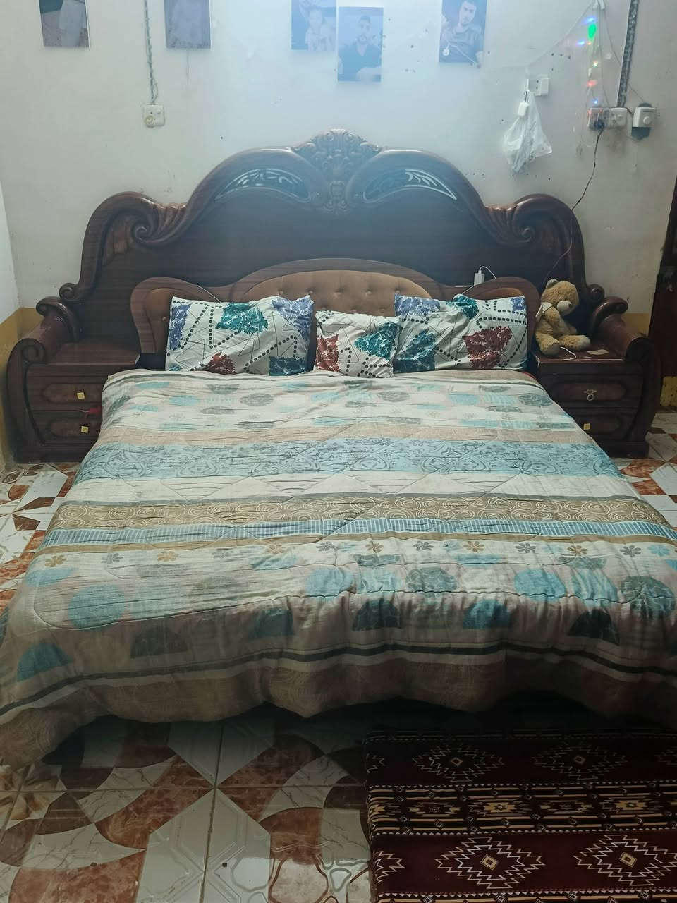 متاح غرفه اخشاب للبيع الكنتور ثمانبوب وزاويه وكربايه وميز مال مكياج السعر 350 بيع مستعجل المكان هيت***********
