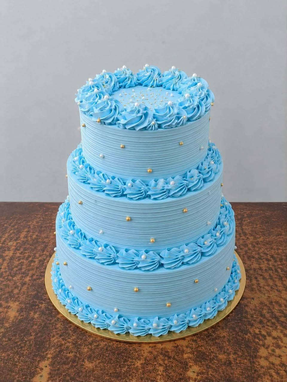 🍰 حلى يومك مع أطيب الحلويات في سامراء!
✨ قائمتنا:
كريب (اللوتس، جوز، نوتيلا): السعر 4 آلاف 
 كيك بارد: السعر  3 آلاف
 كيك طوابق: حسب الطلب.
📍 سامراء | تتوفر خدمة توصيل.
🗓️ ملاحظة: يرجى الحجز قبل المناسبة بـ يومين.
📩 للطلب: راسلنا خاص أو اتصل على: ***********
