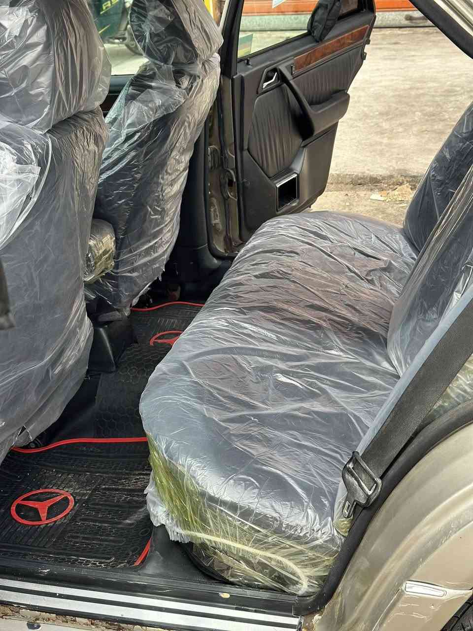 السلام عليكم سيارة مارسدس موديل 92محرك 2500بطه ديلكو كلشي شغال بلسيارة مال جناي ماتصرف ربع عليهة من الأخير للبيع او المراوس حسب القناعة 
للأتصال على هاذة الرقم او واتساب 
                                                                                      ***********
