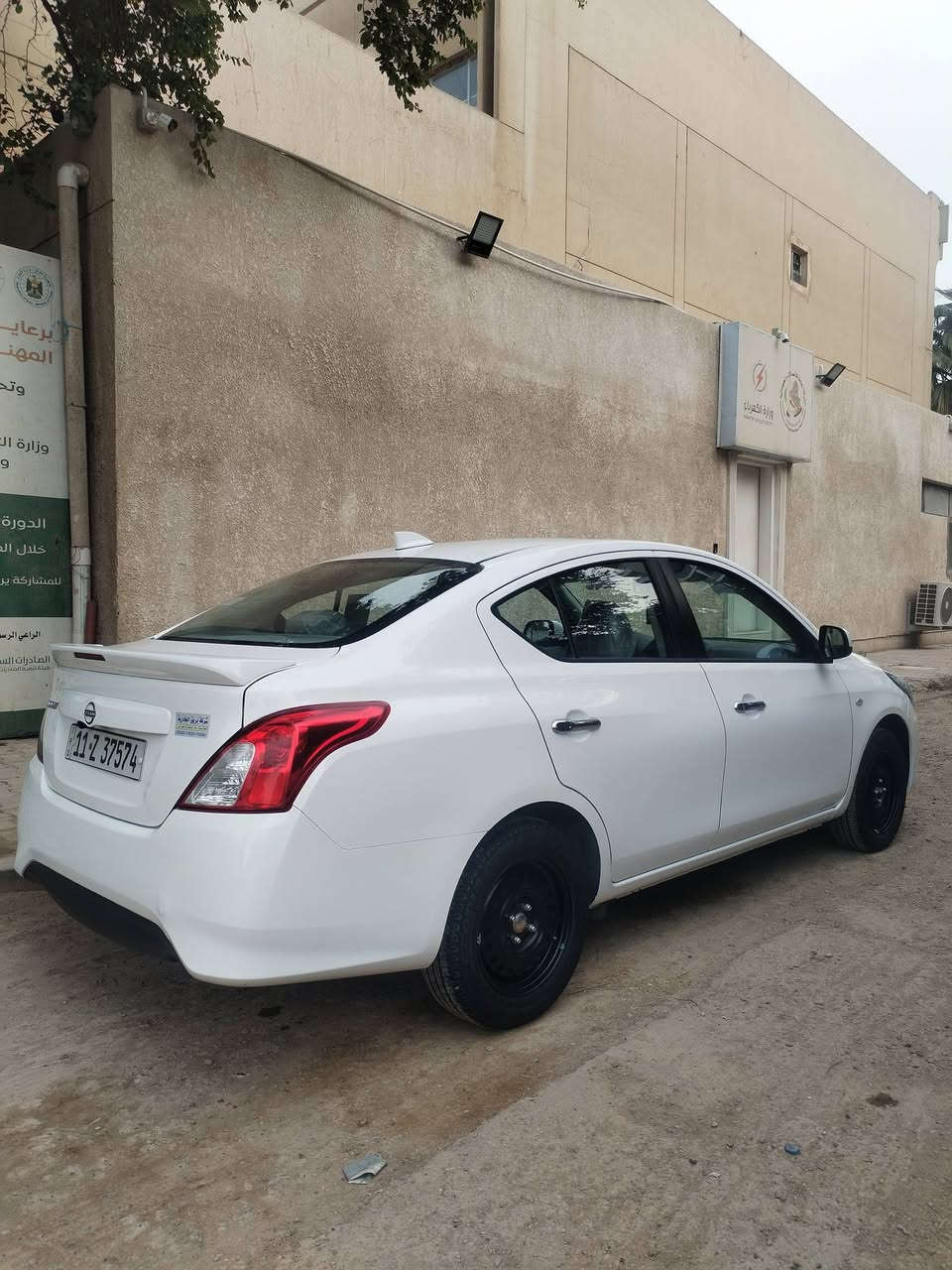 صني  هندي موديل  ٢٤ ام ضمان ٣ سنوات وبعده بالضمان هندي بليته زركه شباك الجديد وعلامه جديده
كفاله عامه من صبغ ماشيه ٢٧ حقيقي شرط الفحص رقم بغداد جديد مكاني بغداد الكرخ حيفا ***********
