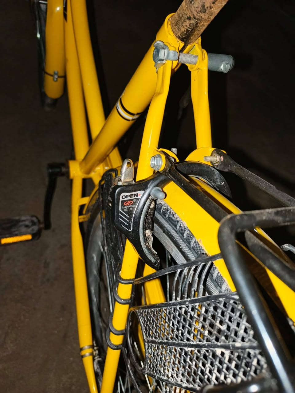 سلام عليكم بايسكل بناتي جديد للبيع كامل مكمل حجم 26 مكاني بغداد شهداء البياع الاتصال *********** متواجد واتساب ومازنجر ومستعجل عل بيعته
