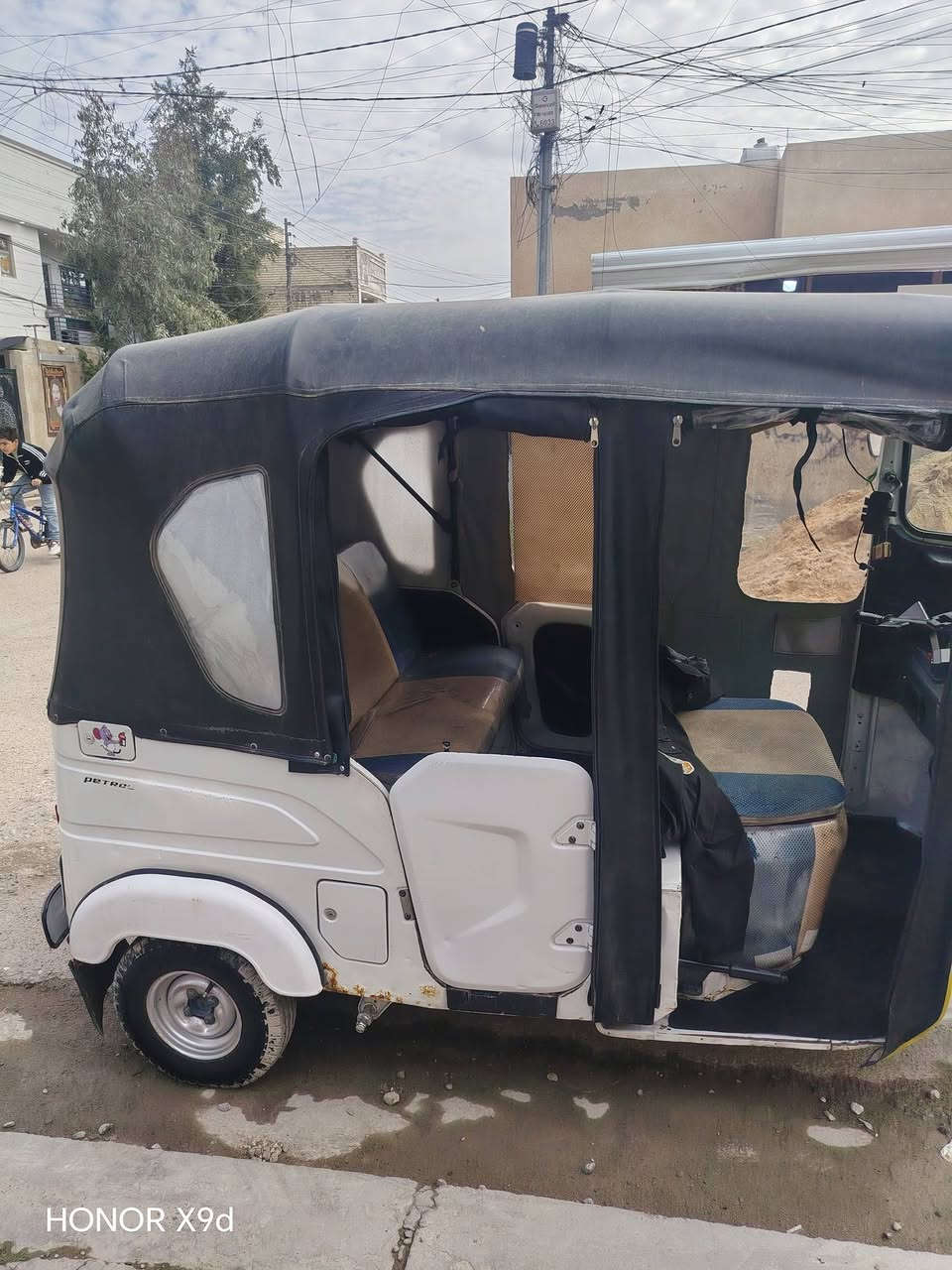 تكتك للبيع رقم وسنويه موديل 21
بأسمي تحويل ثاني يوم التكتك مكفوله من صبغ ومعجون ومحرك التكتك بيه خياسات بالدوس وطخات خفيفه
السعر 8 وبيه مجال محرك مبدل فقط زنجيل التكتك خير من الله بيه بصمه تشغيل عن بعد الاتصال ع الرقم
*********** عندي وات ساب هم
