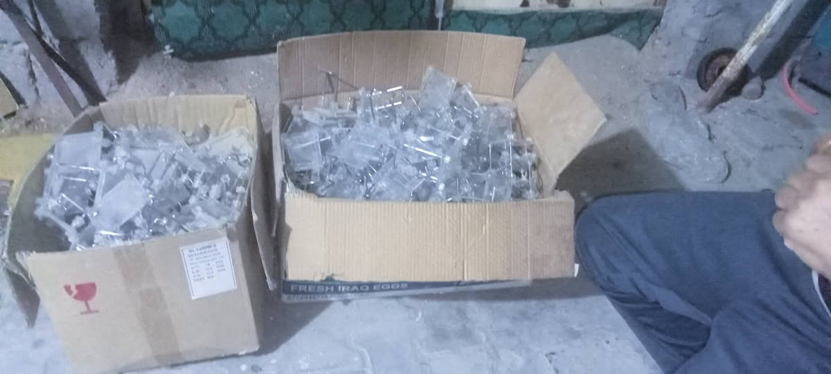 عندي ذني كارتونتين اشتريت غراض وشتريت ذني وياهن يمكن مال عرض احذيه اليعرفهن اريد ابيعهن وهذا رقمي ***********
