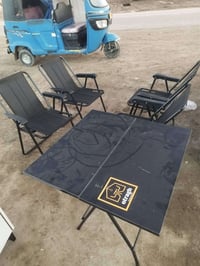 طاولة سفرية • ٤ كراسي • جديدة