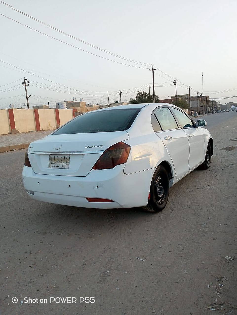 للبيع سياره جلي ام كراند موديل ١٣ محور كورله مكينه وكير وحداديه وتخم تاير وتبريد شغال لايت زنون دوشمه نحله سنتر لوك شغال مكفوله من العيب الشرعي وضربه قويه رقم ذي قار راعيه يريد مدوار السعر ٤٨ وبيه مجال ***********
