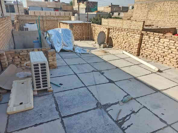 بيت م ١٠٠ متر حوش جبير تواليت خارجي حمام داخلي استقبال وصاله مطبخ وغرفه جبيره منطقه الحسينيه الجريخي شارع أبو رسول مقابل مطعم جكن خلف اسواق عمي السعر ٥٥ وبي مجال للشراي
الرقم ***********
