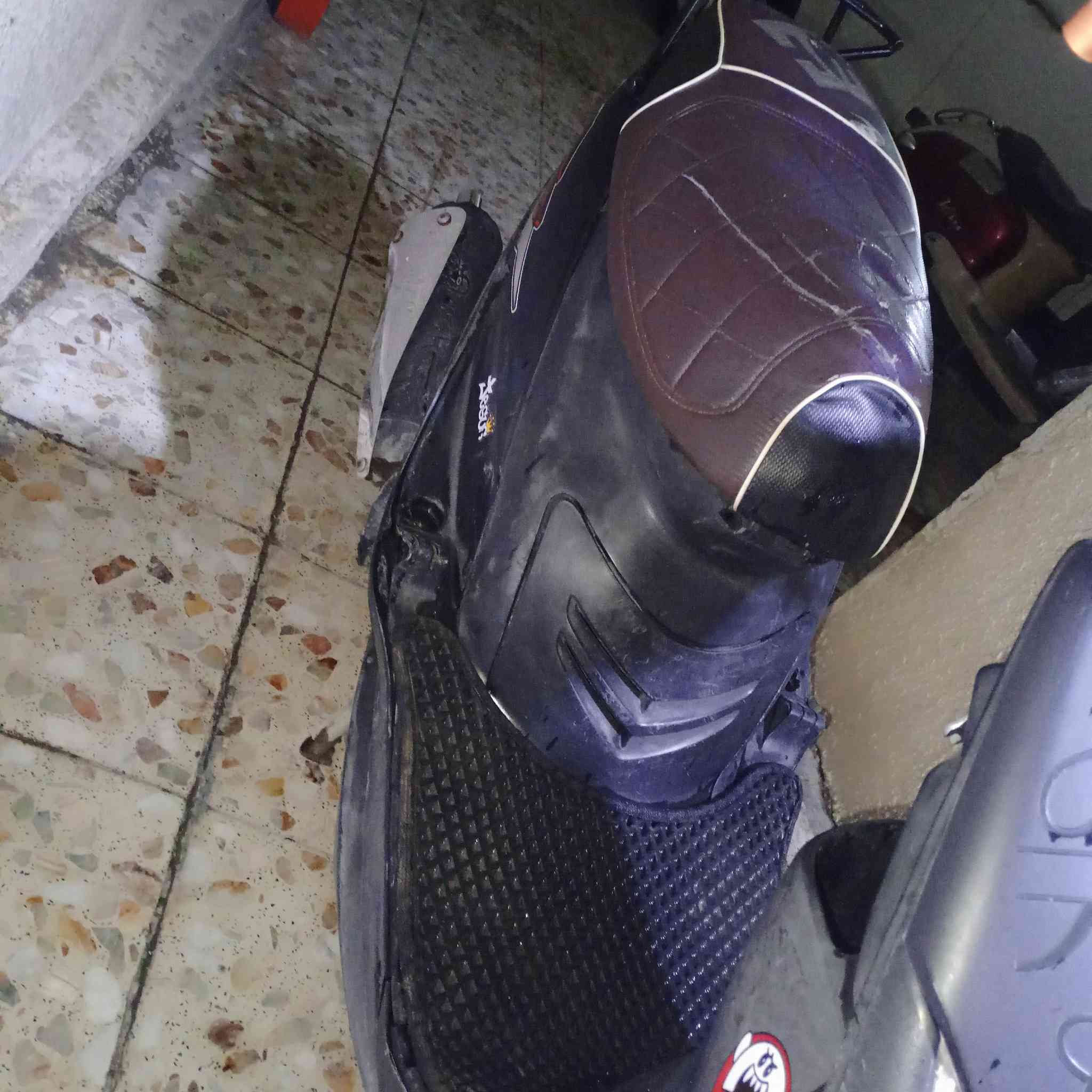 الدراجه للبيع مكينه ممفتوح السوادات كله ختومات بس الكفرات تجاريه سعر600     ***********
