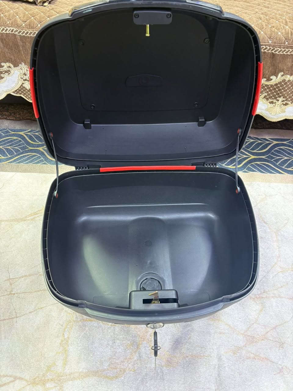 السلام عليكم شباب جنطه جديده كارتون مال
رمبه كامله هيه والكاسحه مكاني بغداد مدينه الصدر.    رقم الهاتف.      ***********
