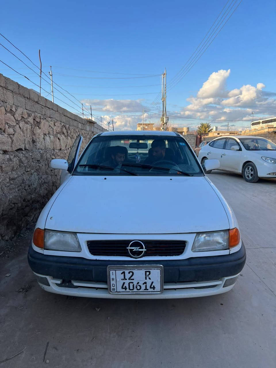 السلام عليكم
استرا للبيع موديل 93 رقمها مسطرة طخم جديد سيارة حلوه حيل
 شرعيها موجود تريد تحويل تريد وكاله 
السيارة تاكيه تكيه خفيفه‏
السعر اتصل وتدلل
ترهم نقد وترهم مقدمه وب شهر ورقتين 
***********
