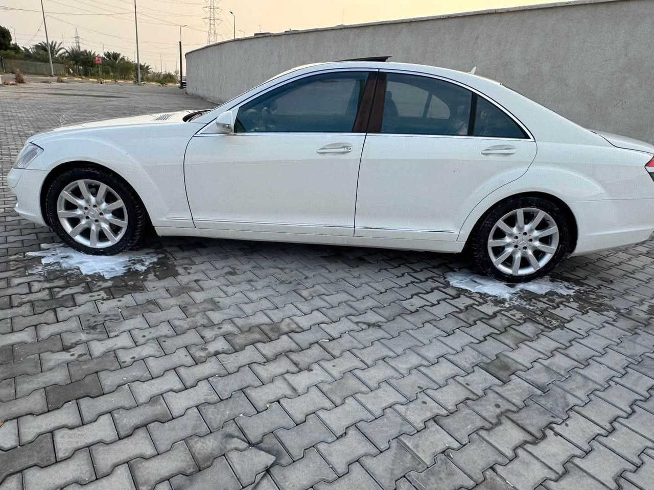 سلام عليكم
S500.  2006 
 تسجيل جديد دخول جديد قرار 102 
سنويه باسمي وجاهز من كل النواحي 
سياره وارد ياباني اس 500 فول مواصفات رقم بغداد إنكليزي
فول فول 
ادامه كامله عليه 
سيرفز كامل 
صدر خلفي امامي لوك جوبلسات على وظع الشركه 
مواصفات 500 معروفه ماداعي أذكرها
السعر 175 ورقه وبيها مجال 
مكان سياره بغداد ***********
