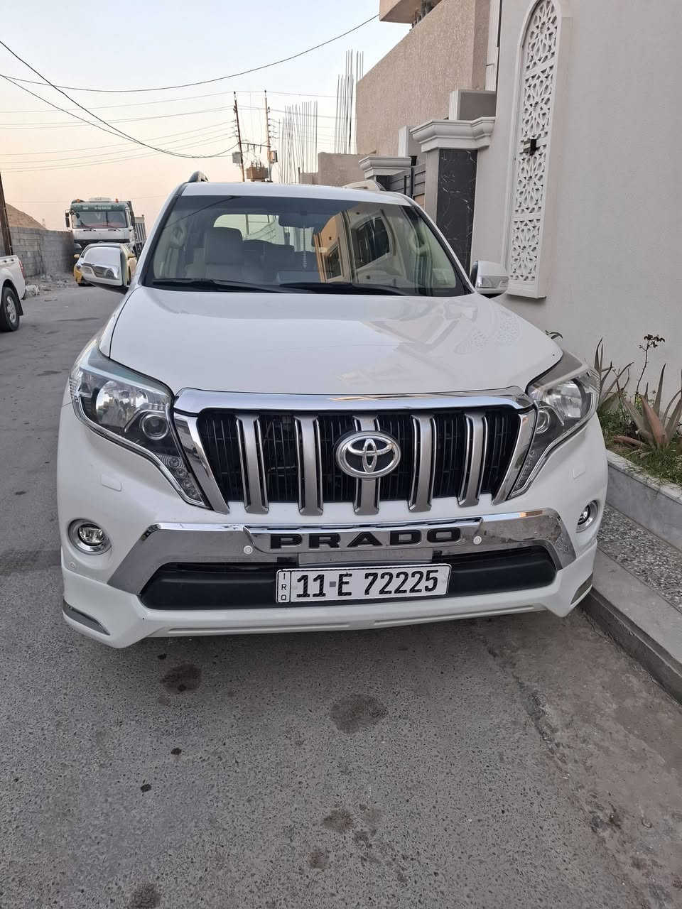 سلام عليكم برادو مديل ١٥ نظيفه خير من الله محرك ٦ سياره جديده بمعنه الكلمه عدا بارد قليل بل باب خلف سايق فول مواصفات vxمعروف مواصفاتهه مناقصهه شي خير من الله  سعرهه 340 مكاني شعب قرب سيطرت الشعب القديمه وهاذه رقمي ***********
