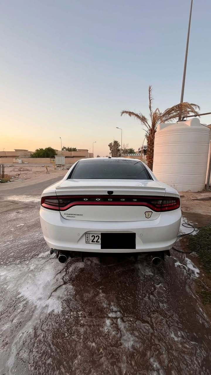 إعلان بيع سيارة
النوع: جارجر بوليسي
الموديل: 2021
Police :الفئة ا الوصف
المحرك: 6 سلندر 3.6
القير: قير 5 سرعات أوتوماتيك
اللون: ابيض
الاستيراد: امريكا
الممشى: 85كم
الحالة: السيارة بحالة طيبة وما تحتاج شي 
الفحص: لا يوجد
ملاحظات إضافية:السياره ضربه صندوق مثل ما موضح بالصورة.
السعر: 230
للتواصل: ***********
