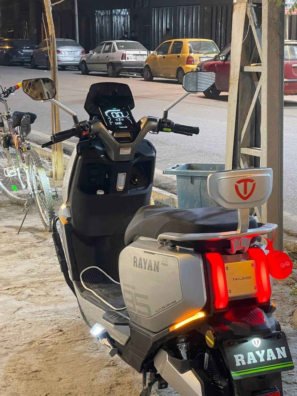 السلام علیکم
ماطور الصاعقة للبيع

المواصفات عاليه

نظام ABS

بريكات امامي خلفي دسكاد

الملف 2000 نحاس حقيقي

مستخدم 12 يوم شرط الفحص ونظامه عاليه

السرعة 80 حسب الشحن

دبل اشاره

مثبت سرعه

نظام البك

وصل الشراء وكل الملحقات

TAILG

السعر 1300.000 وبي مجال للطيبين

استفسار على الرقم او على الخاص ***********

العنوان الأيمن
