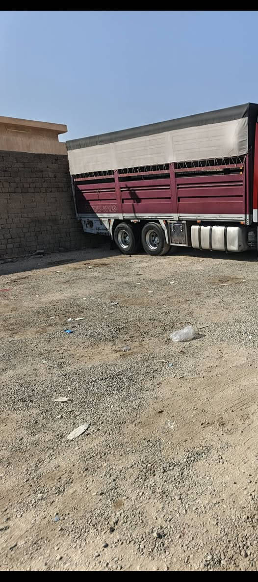 السلام عليكم بدي وربي اصفاح جرف وباب وشبجه كاعده حديد مروجه ياخذ سبعات الزبير بريص ٤ ونص ***********
 اسيا ***********
