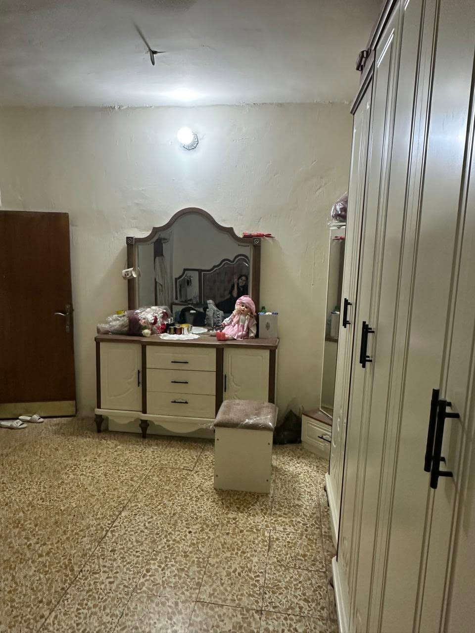 السلام عليكم ورحمة الله وبركاته عندي هذه غرفه النوم نظافتها ١٠٠% تجون وتشوفوها شخط مابيها بس بسبب انتقال بغير بيت رايد أبيعها سعرها ٢٢٠٠٠٠٠ وبيها مجال بسيط


**إذا كنت صاحب هذا الإعلان وتريد حذفه لأي سبب، رجاءا أرسل رسالة إلى الدعم الفني**
