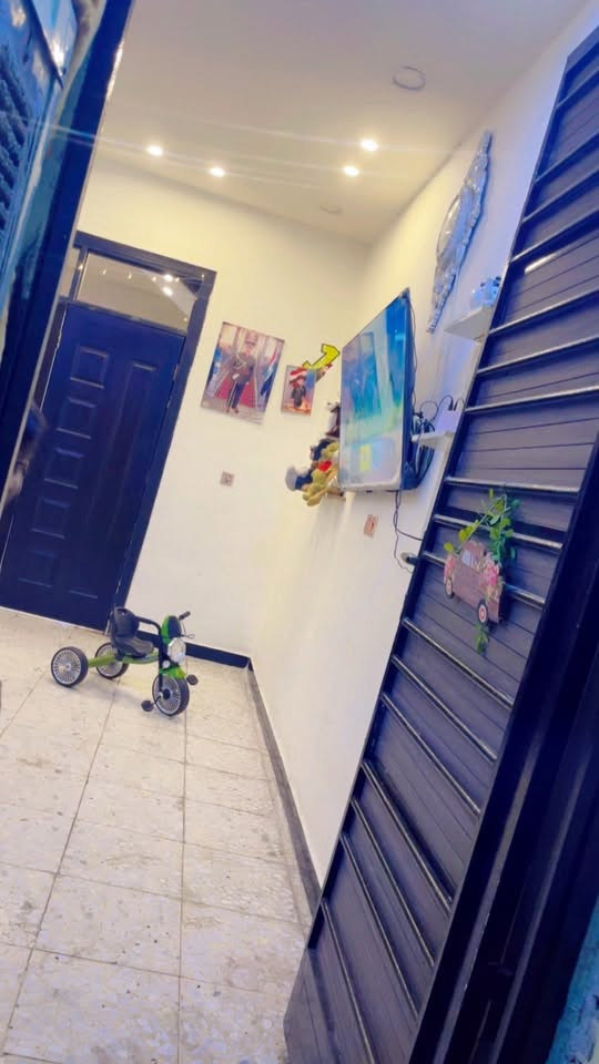 البيع بيت في الخطيب الزراعي شارع الحشد قرب مولدة حيدر الاسدي 
🔴🔴🔴🔴🔴
🏡مساحة 60 متر واجهة 5 ونزال 12 
🏠بيت طابقين ونصف 
🚩بناء 2022 
🏡للاستفسار اتصل *********** موجود واتساب
