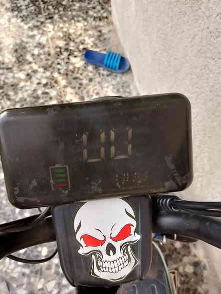 السلام عليكم دراجه شحن سرعته 60باتريات جديده كلشي شغاله ماعوزهة شيء مكاني الزعفرانيه السعر 250وبيهة مجال الرقم ***********
