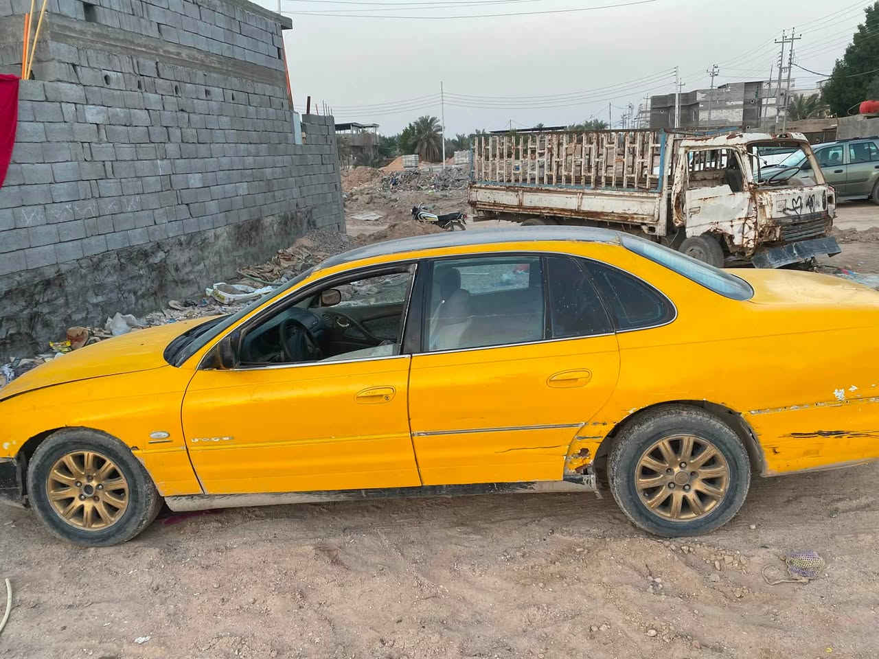 من رخصه الادمن
كابرس 2000 للبيع 
مكينه وكير 3000vvti 
كير بي ضعف ع البك بدلت الدهن وهيج صار
ما اعرف ع لا غرامات ولا هيئه عندي مستمسكات راعيه فقط 
السعر 15 وبيها مجال 
عنواني البصره السراجي 
للاستفسار ***********
***********
