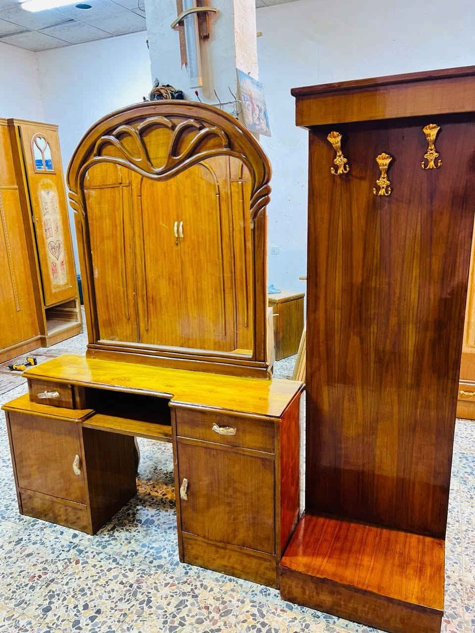 السلام عليكم 
غرفه صاج عࢪاقي مستخدام 
غرفه6/ابواب 📌
السعر 480
نضافه 80/💯 
معا نقل فقط داخل بغداد 
واتساب ***********

