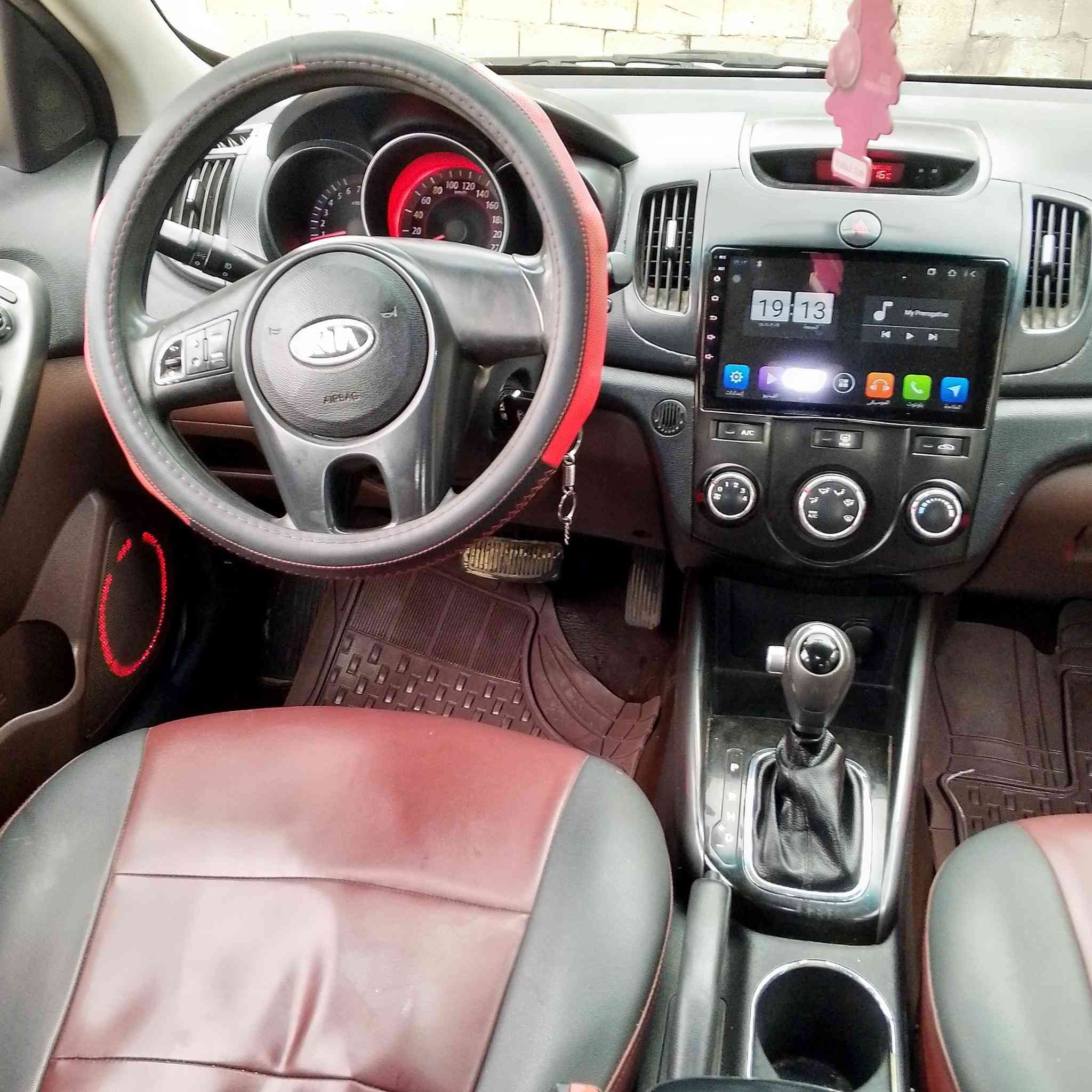 السلام عليكم كيا سيراتو 2011 خليجي مكينه وحداديه وتبريد كير تخم تاير جديد رقم جديد هزه وسنويه جديد بها قطعتين صبغ بدون اي دواخل تريد وكاله للتحويل العنوان واسط الزبيديه عزيزيه سعر 97 وبيها مجال***********
