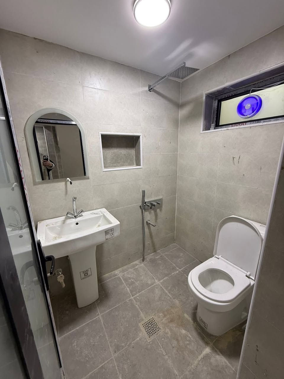 #للايجار___في____السيديه
دار مساحه 130

يحتوي على 4 غرف نوم وصاله ومطبخ وخدمات 

بدل الايجار ***********

زيد الشمري
