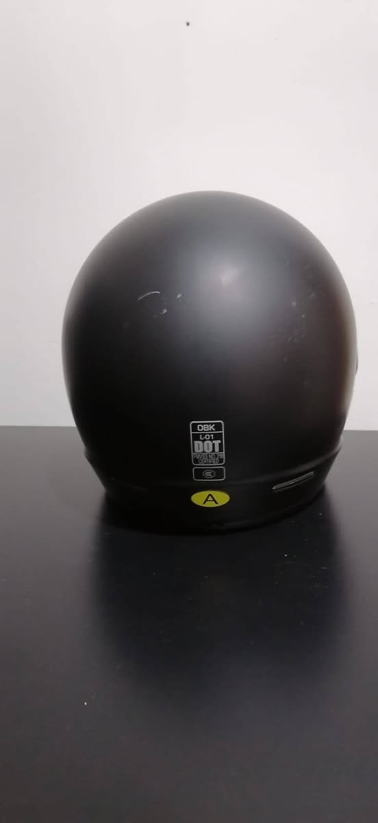 خوذه باله نظافتها شرط بل كارتون حجم لارج لونها اسود طافي مزوده بفتحات هواء للتقليل من التعرق ومزوده بجامه شفافه نقيه حاصله على شهادة دوت بشكل كلاسك جميل 
للاتصال *********** واتس اب فقط
