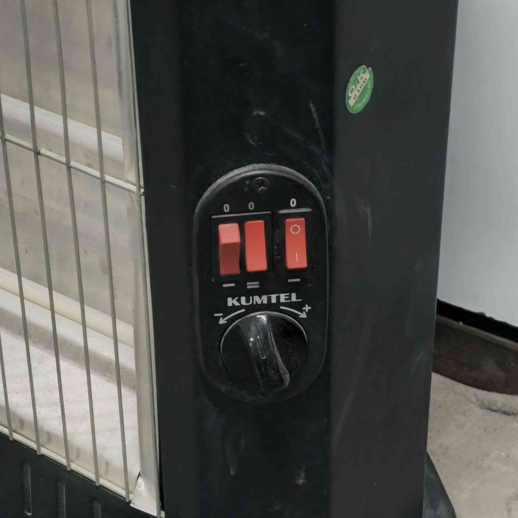 صوبة كهربائية
٥ شمعات كلهن شغالات
حجم كبير متر تقريبا
شغاله كاملة غير داخلة تصليح 
ماركة kumtel
تحكم كامل بالشمعات
مكان الشمعات الفوك يحتاجله تنظيف
سعرها ٤٠ الف و بيها مجال
توصيل غير متوفر بسبب الشمعات قابلة للكسر
رقمي ***********
مكاني كربلاء حي المهندسين الزراعيين قرب حي العامل 
اي استفسار اني بالخدمه كربلاء, العراق
