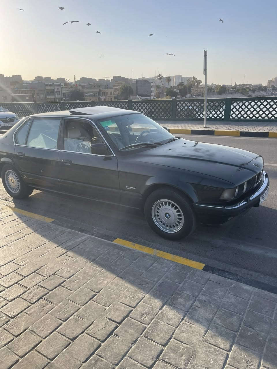 السلام عليكم 
بيم موديل 1991
رقم انبار الدولي
بسمي 
سياره جاهزه 
كير مكينه تبريد صدر تخم تاير كهرباعيات كلهه جاهزه سليت طكتين 
السعر 50 وبي مجال 
مكان السياره بغداد الزعفرانيه 
رقم ***********
