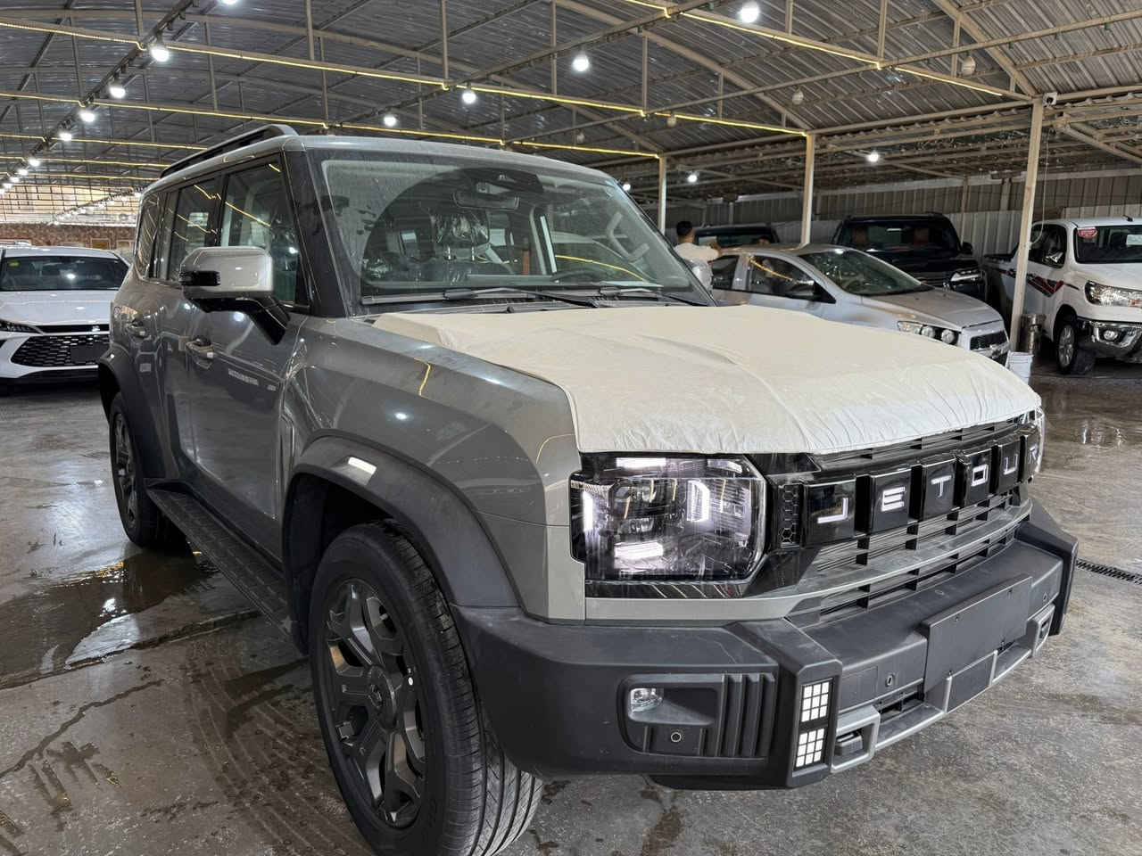 🔥 وصلت حديثاً – جيتور T2 Plug-in Hybrid Luxury 2026 🔥

المفقودة والنادرة والمميزة

وارد خليجي  ضمان هارلم 

الداخل زيتوني احزمة اورنج 

عيش تجربة القوة والفخامة مع أحدث إصدار من جيتور الهجينة 🔋⚡

🚘 جيتور T2 1.5L Plug-in Hybrid Luxury✅ 

موديل 2026 – صفر كيلو

⚙️ المواصفات الفنية:🔹 محرك 1.5 تيربو + 

محرك كهربائي🔹 قوة إجمالية 380 حصان🔹 عزم 610 نيوتن متر🔹 ناقل حركة Hybrid 3DHT🔹 مدى يصل حتى 1100 كم🔹 استهلاك اقتصادي 6.3 لتر / 100 كم

✨ أبرز المواصفات:✔️ سقف بانوراما✔️ شاشة 15.6 إنش✔️ كاميرات 540°✔️ نظام قيادة شبه ذاتية✔️ رادار وكبح طوارئ✔️ نظام صوتي Sony – 12 سماعة✔️ مقاعد جلد كهربائية ومبردة✔️ شاحن لاسلكي سريع✔️ إنارة محيطية متعددة الألوان✔️ بصمة وتشغيل عن بعد✔️ صندوق كهربائي شفط✔️ جنوط 20 إنش

🛡️ الضمان:✔️ 6 سنوات مفتوح الكيلومترات✔️ ضمان محرك 10 سنوات أو 1,000,000 كم✔️ ضمان بطارية 8 سنوات أو 150,000 كم

للاستفسار اكتر الرجاء الاتصال احنا بخدمتك 

☎️***********
☎️***********
☎️***********

#معرض_الفرقان_لتجارة_السيارات
#بغداد_الكريعات_نهاية_شارع_الوقف
