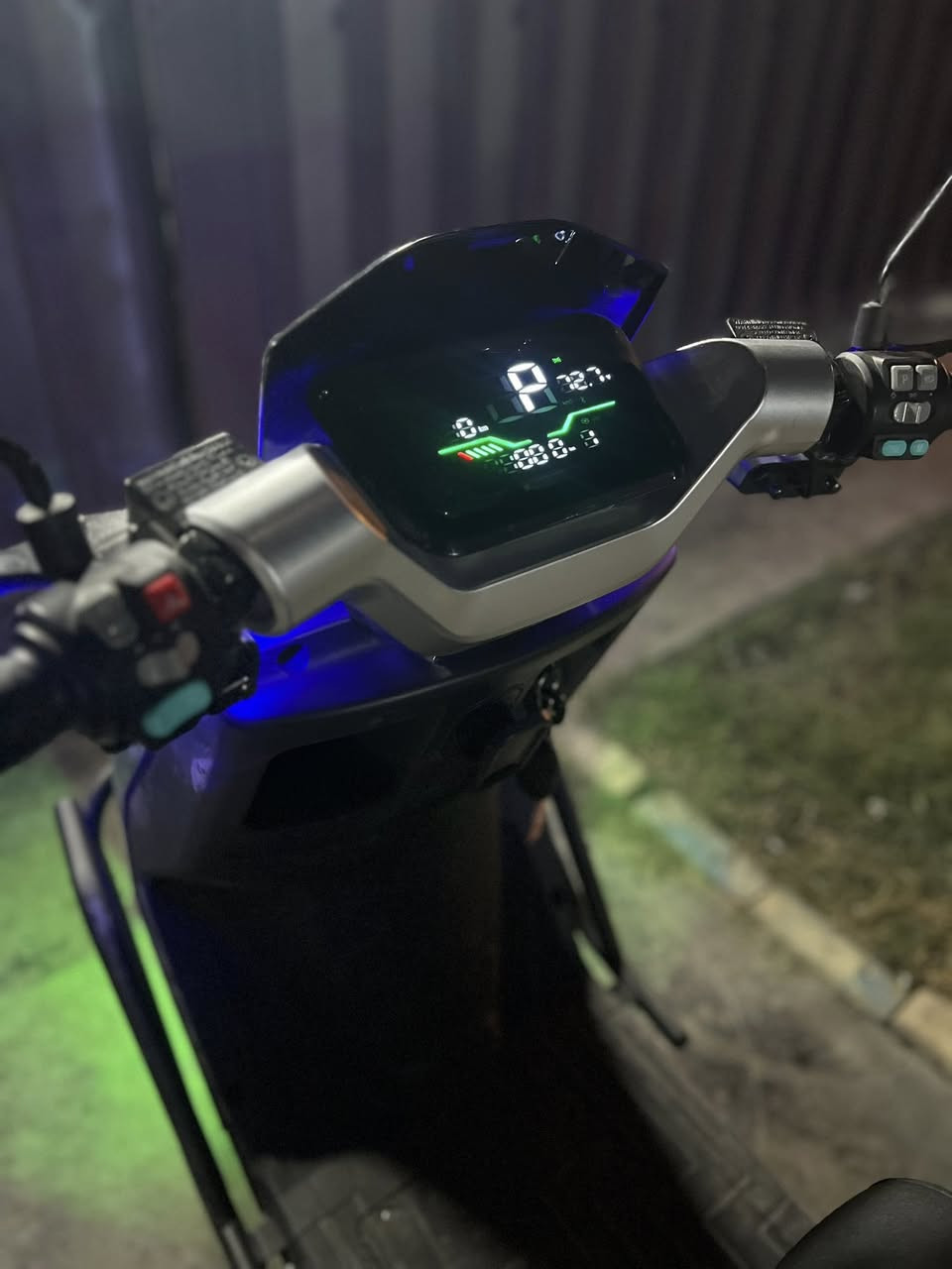 السلام عليكم
للبيع دراجه شحن نوع ام عيون وحش دراجه تجي 6 باتري الكبار ملف 2000 تجي بصمه سويج نظام P لايتات عالي ناصي رماش زنون LED تجي 4 نمر دبل اشارة مكان بغداد شراي ***********
