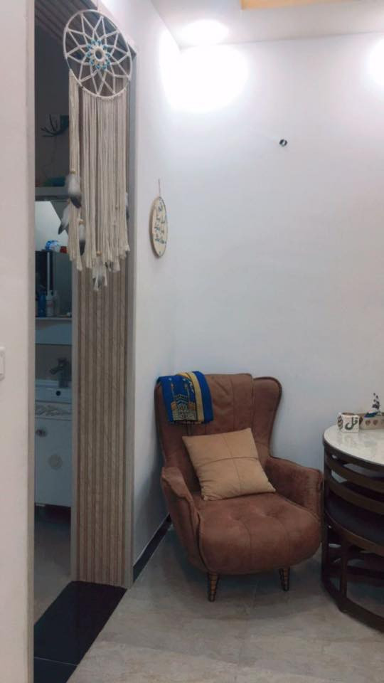 بيت للبيع ٥٠ متر واجهة ٥ نزال١٠  الدورة شارع الكوخ الزهور خدمات كامله تبليط ومي وكهرباء(٣ طوابق بناء حديث ٢٠٢٣ يحتوي على صاله ومطبخ و٣ غرف نوم وخدمات ٢ شبابيك المنيوم كهربائيات درجة اولى وبي ماطور وبوستر نازل وسخان وكامرات وتانكي ) البيت بأسمي تحويل واقرار من صاحب الكاع الرئيسي السعر ١٢٠ وبي مجال للاستفسار *********** موجود واتساب
