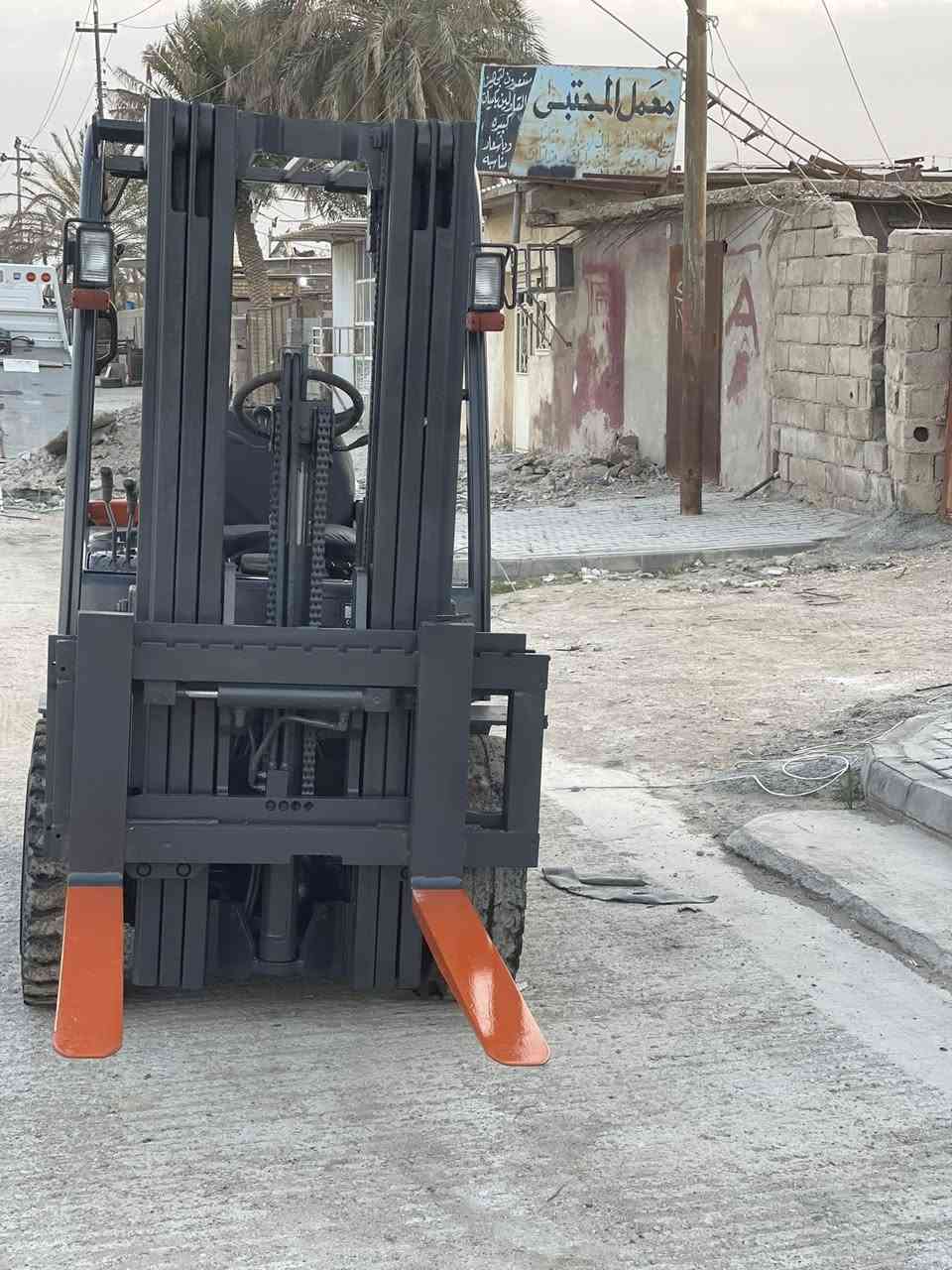 للبيع رافعه شوكيه نوع توسوت ٣طن ٣ حركات جب ٣ سلايتات موديل ٢٠١٢ رافعه حلو جديده جاهزه مكفوله كفاله عامه كير مكينه كفاله حداديه جكات مظخه كهربائيات كله شغاله سعرمناسب مكاني واسط الكوت الشراي يتصل ***********
